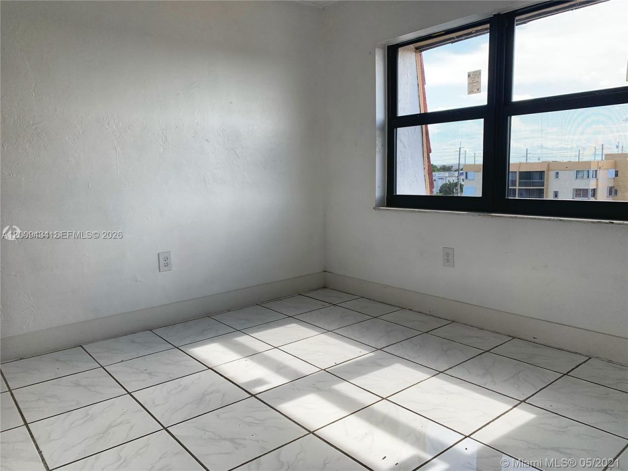 1325 W 68th St, Unit 514, Hialeah, FL 33014 Photo