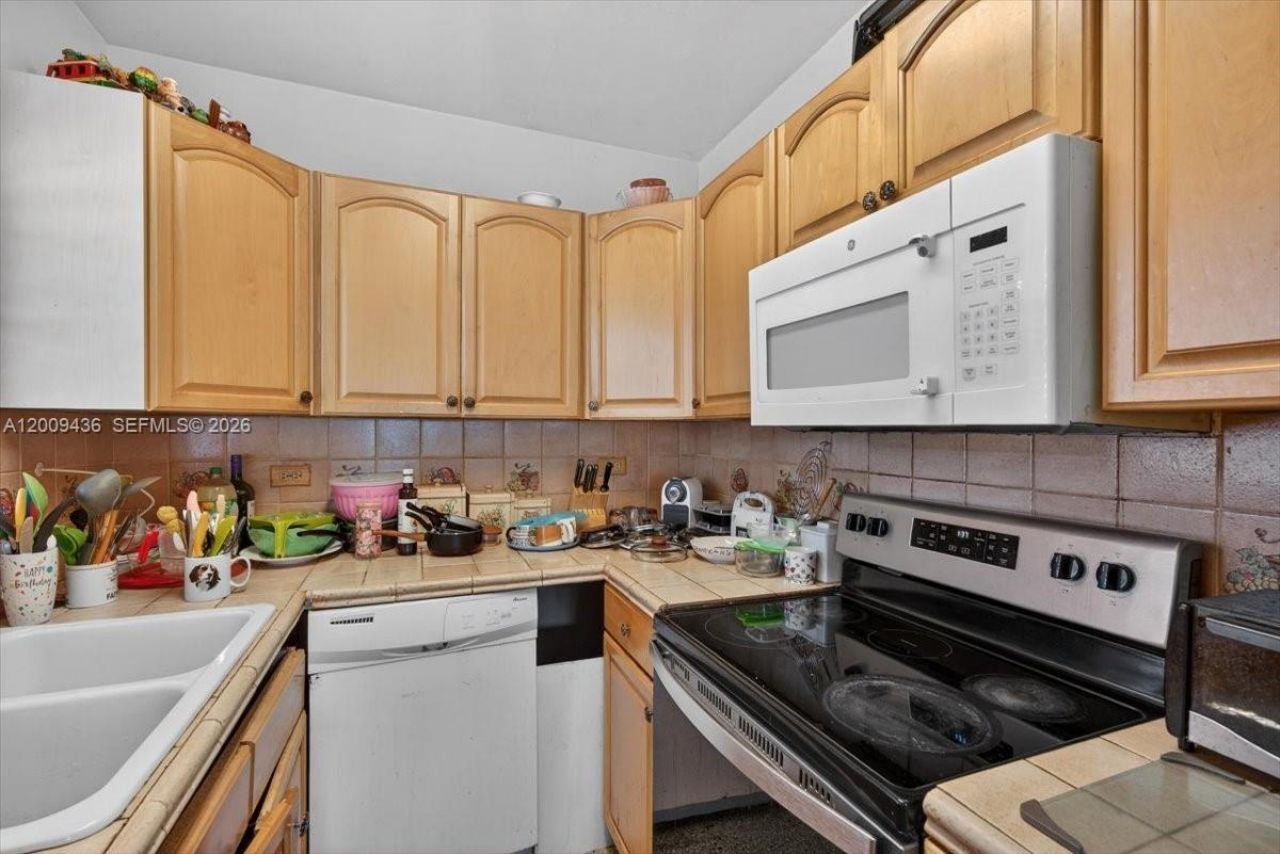 1171 NE 182nd St, North Miami Beach, FL 33162 Photo