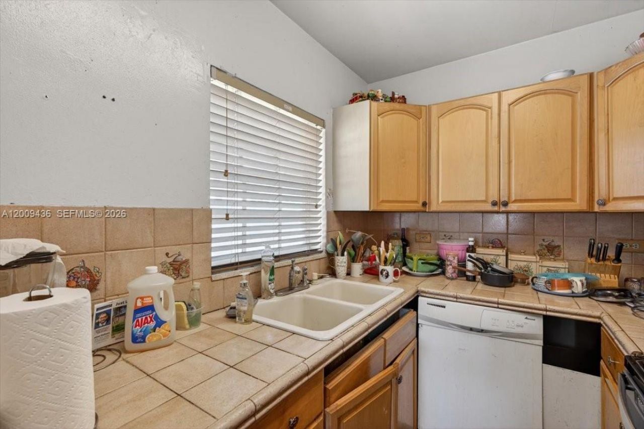1171 NE 182nd St, North Miami Beach, FL 33162 Photo
