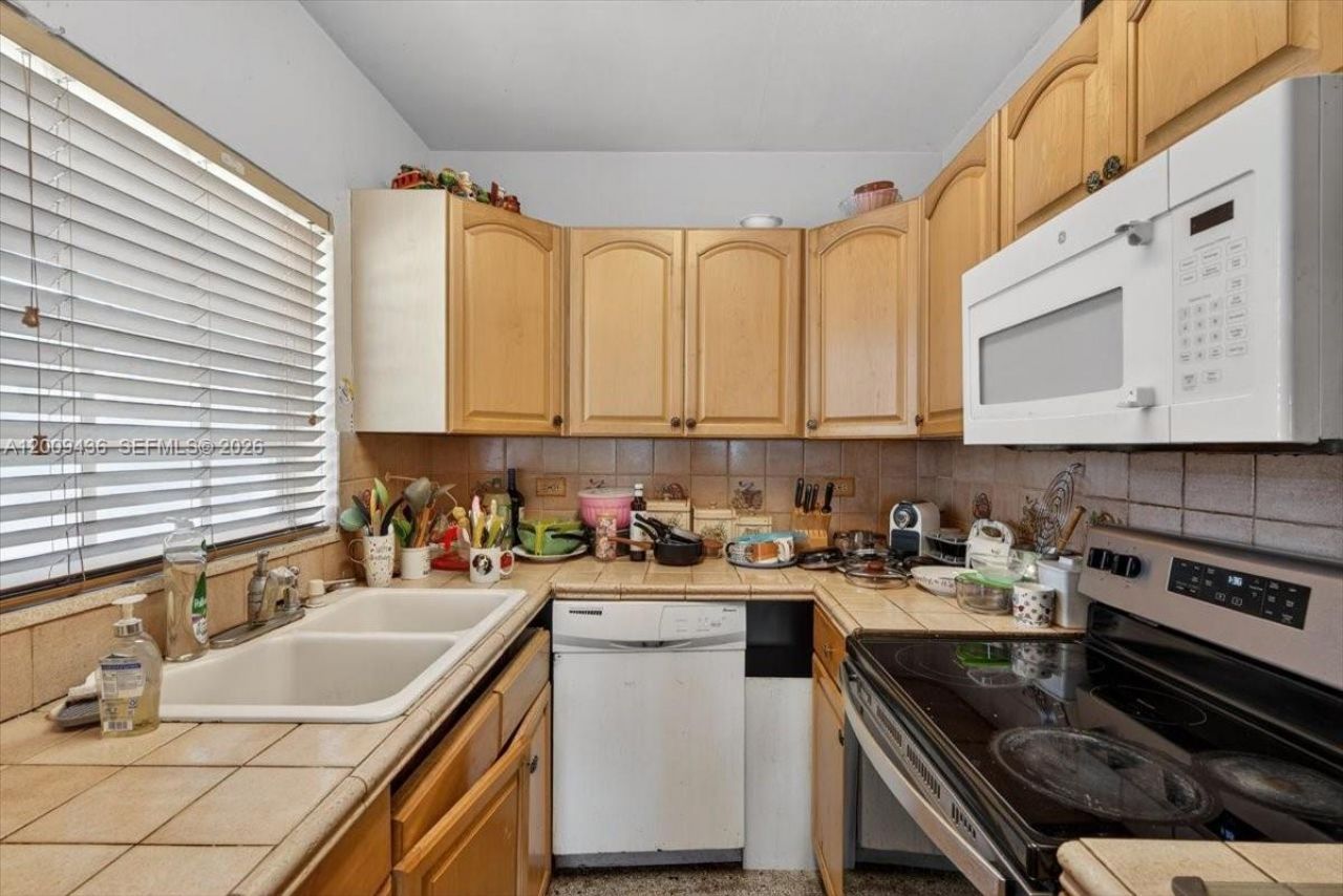 1171 NE 182nd St, North Miami Beach, FL 33162 Photo