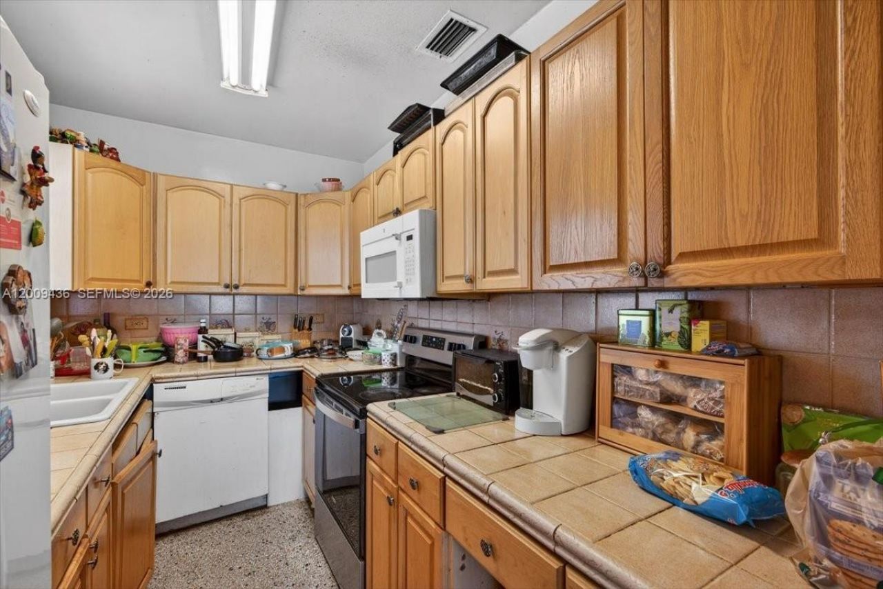 1171 NE 182nd St, North Miami Beach, FL 33162 Photo