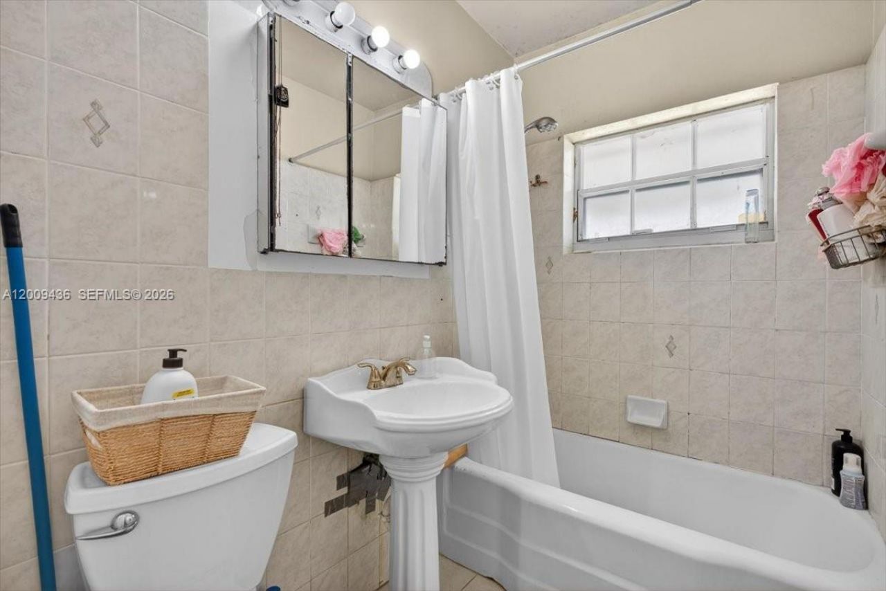 1171 NE 182nd St, North Miami Beach, FL 33162 Photo