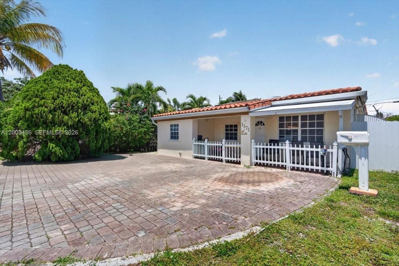 1171 NE 182nd St, North Miami Beach, FL 33162 Photo