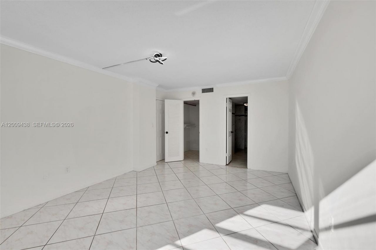 1833 S Ocean Dr , Unit 808, Hallandale Beach, FL 33009 Photo