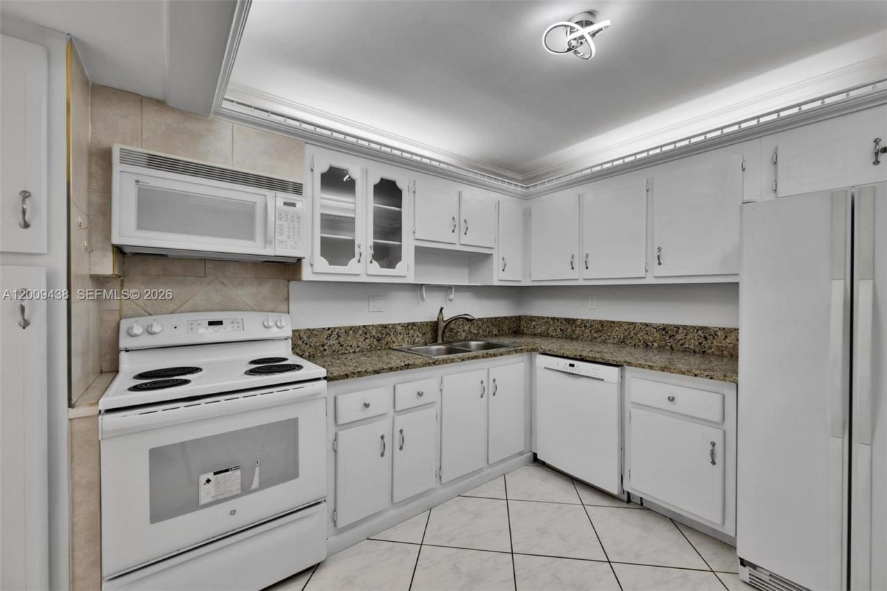 1833 S Ocean Dr , Unit 808, Hallandale Beach, FL 33009 Photo