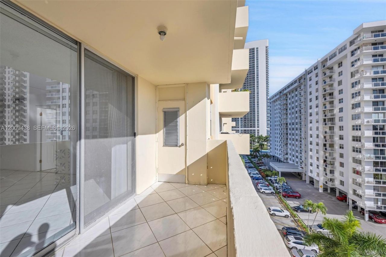1833 S Ocean Dr , Unit 808, Hallandale Beach, FL 33009 Photo