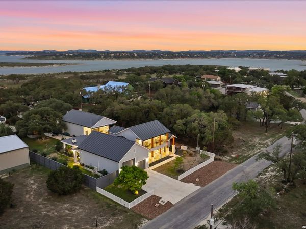 2551 Lakeshore Dr, Canyon Lake, TX 78133