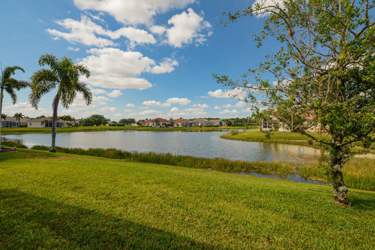 421 NW Sunview Way, Port Saint Lucie, FL 34986 Photo