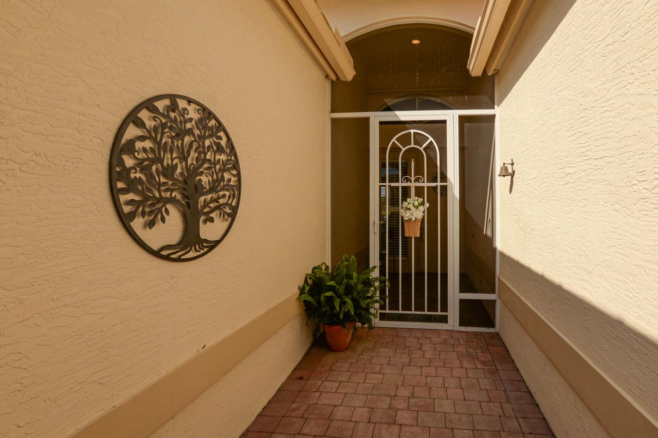421 NW Sunview Way, Port Saint Lucie, FL 34986 Photo