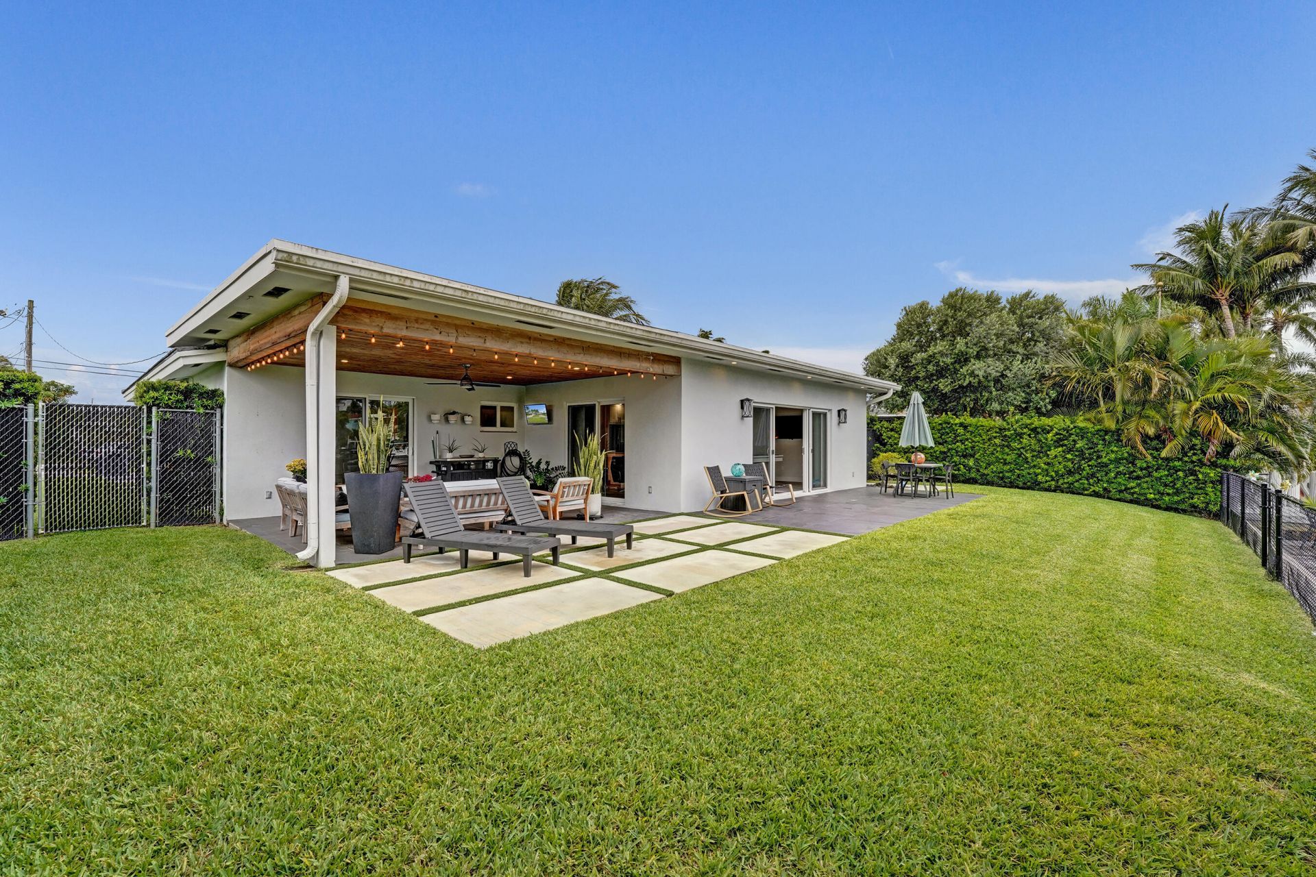 381 SE 3rd Street, Pompano Beach, FL 33060 Photo