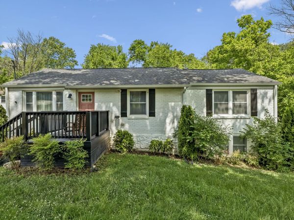 300 Finley Dr, Nashville, TN 37217