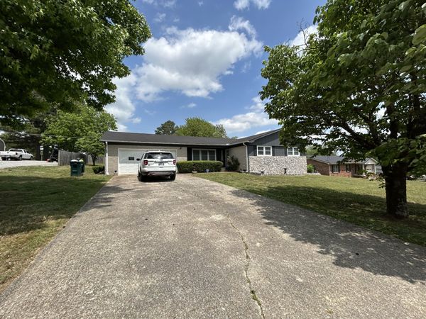 900 Brenda Dr , Pulaski, TN 38478