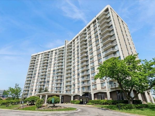 40 N Tower Road , Unit 8F, Oak Brook, IL 60523