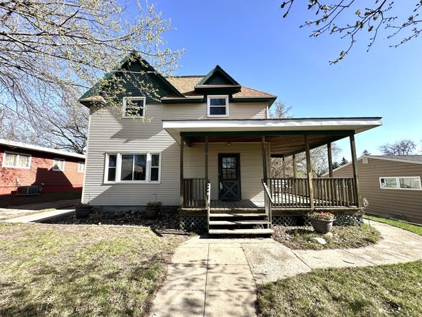406 3rd St, Desmet, SD 57231