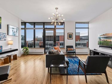 215 10th Avenue S, Unit 805, Minneapolis, MN 55415