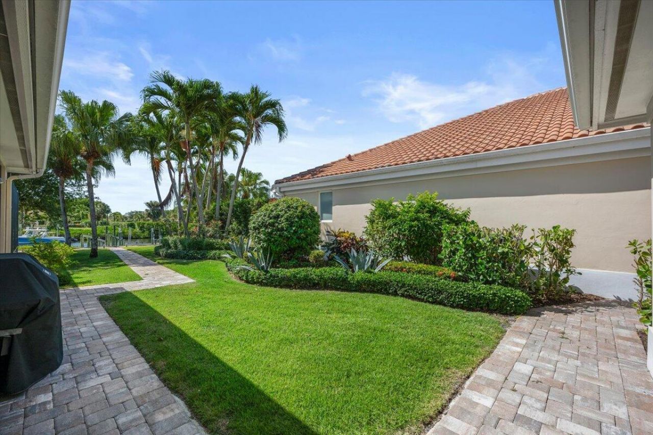 16842 Bay Street, Jupiter, FL 33477 Photo