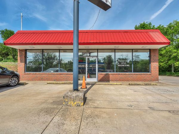 2702 Dickerson Pike, Nashville, TN 37207