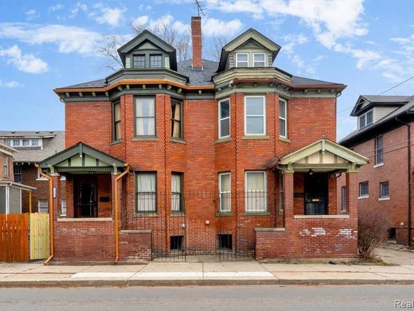 7950 E Lafayette Street , Detroit, MI 48214