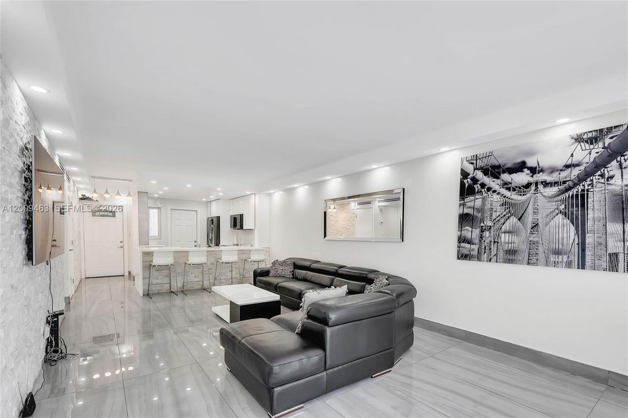 5260 NW 11th St, Unit 201, Plantation, FL 33313 Photo