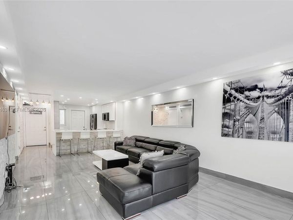 5260 NW 11th St , Unit 201, Plantation, FL 33313
