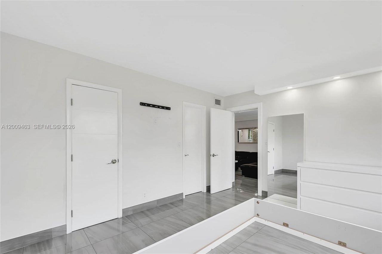 5260 NW 11th St, Unit 201, Plantation, FL 33313 Photo