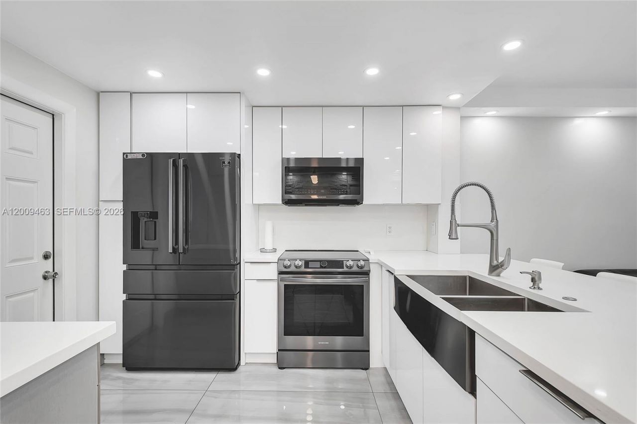 5260 NW 11th St, Unit 201, Plantation, FL 33313 Photo