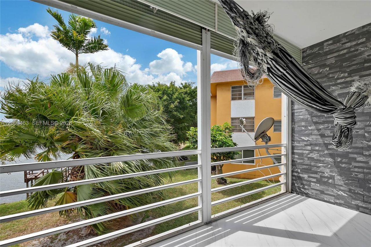 5260 NW 11th St, Unit 201, Plantation, FL 33313 Photo