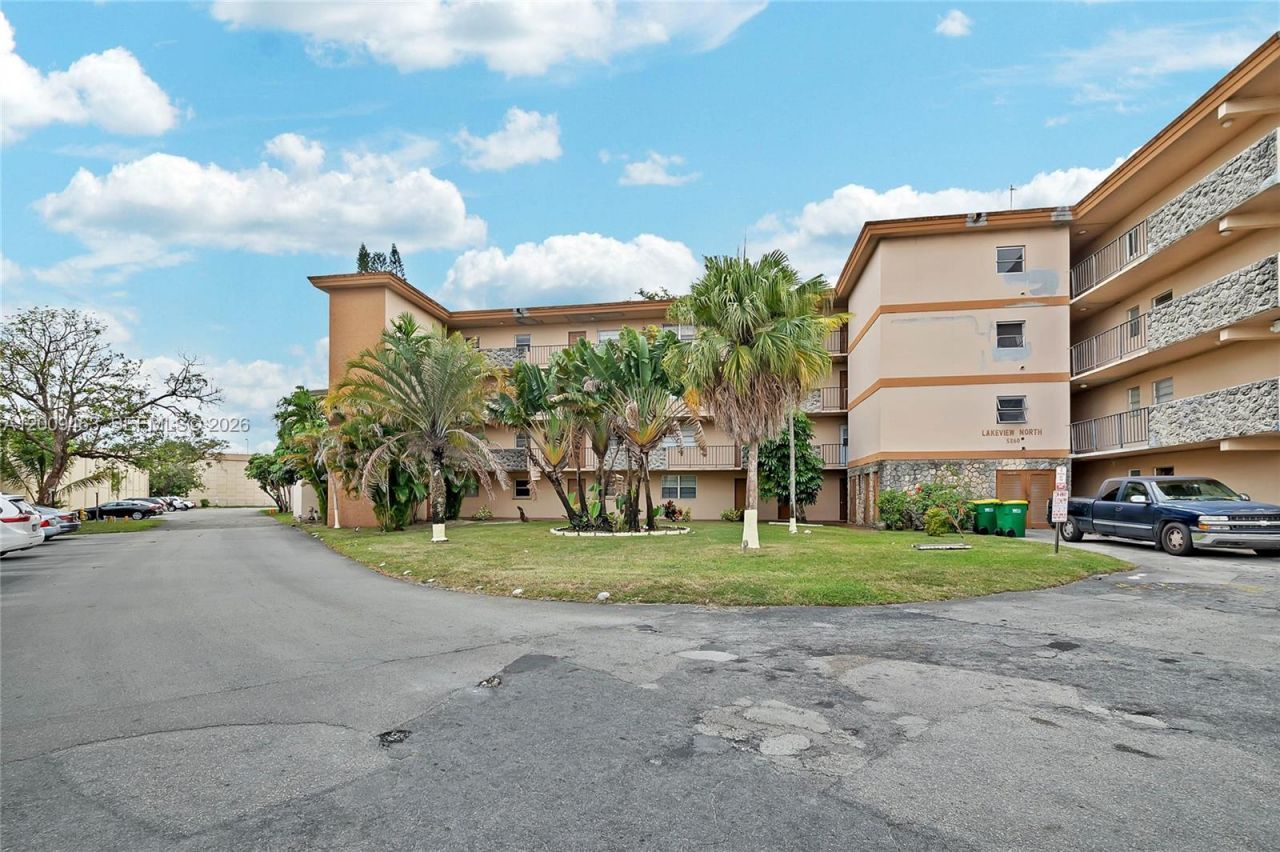 5260 NW 11th St, Unit 201, Plantation, FL 33313 Photo