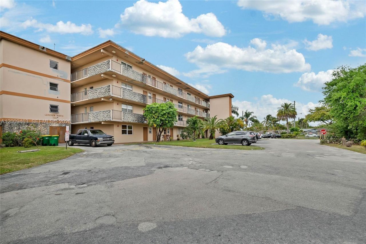 5260 NW 11th St, Unit 201, Plantation, FL 33313 Photo