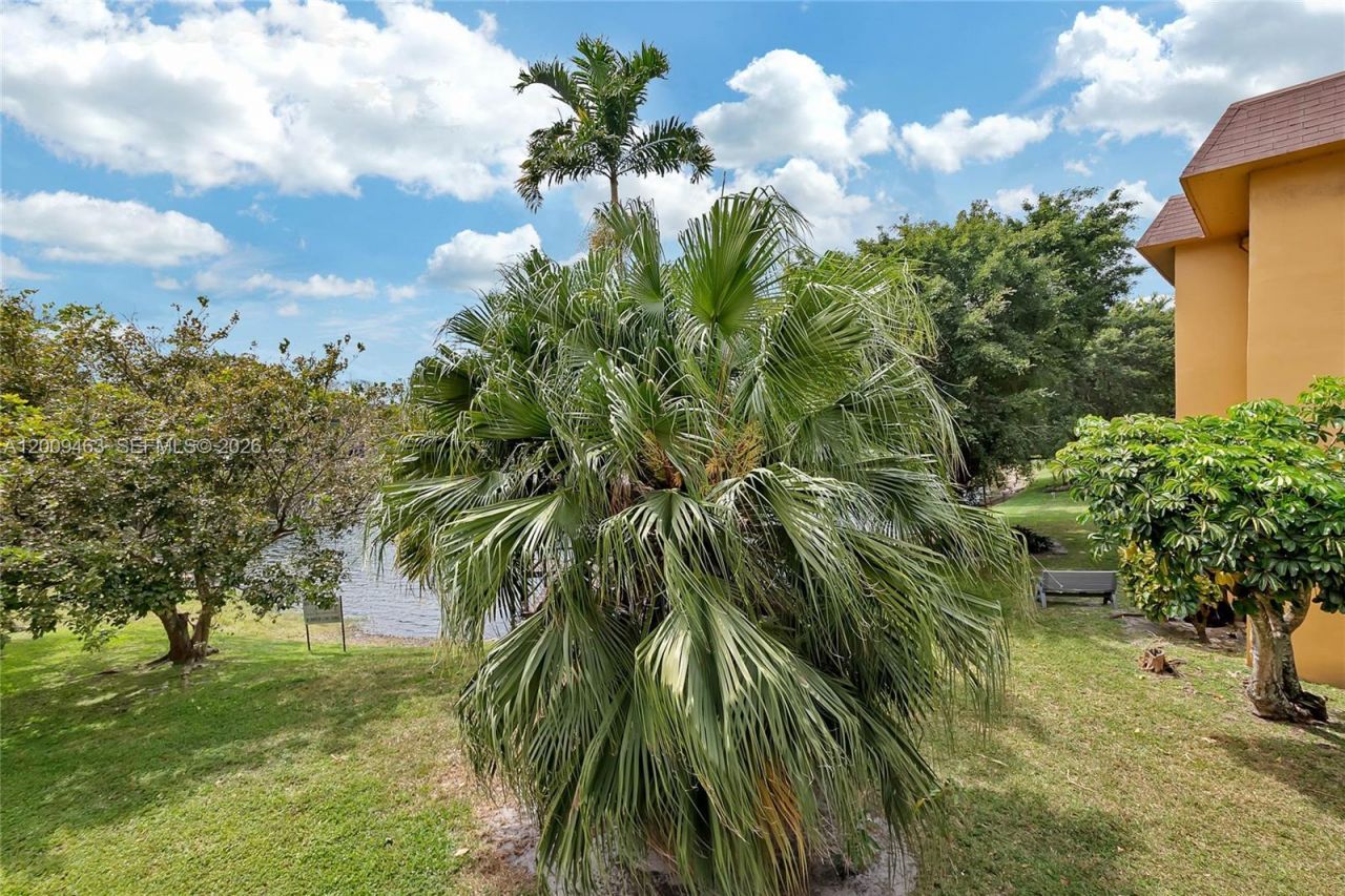 5260 NW 11th St, Unit 201, Plantation, FL 33313 Photo