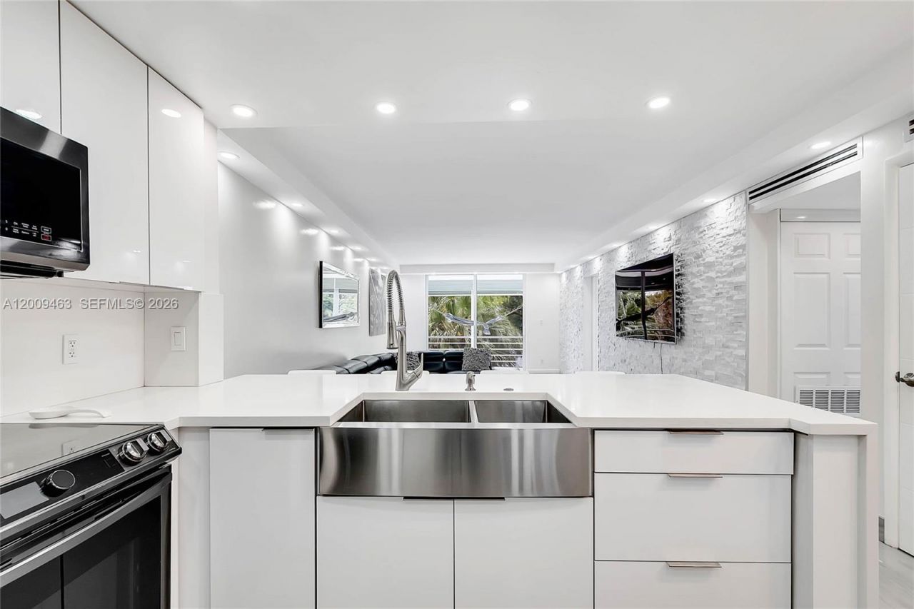 5260 NW 11th St, Unit 201, Plantation, FL 33313 Photo