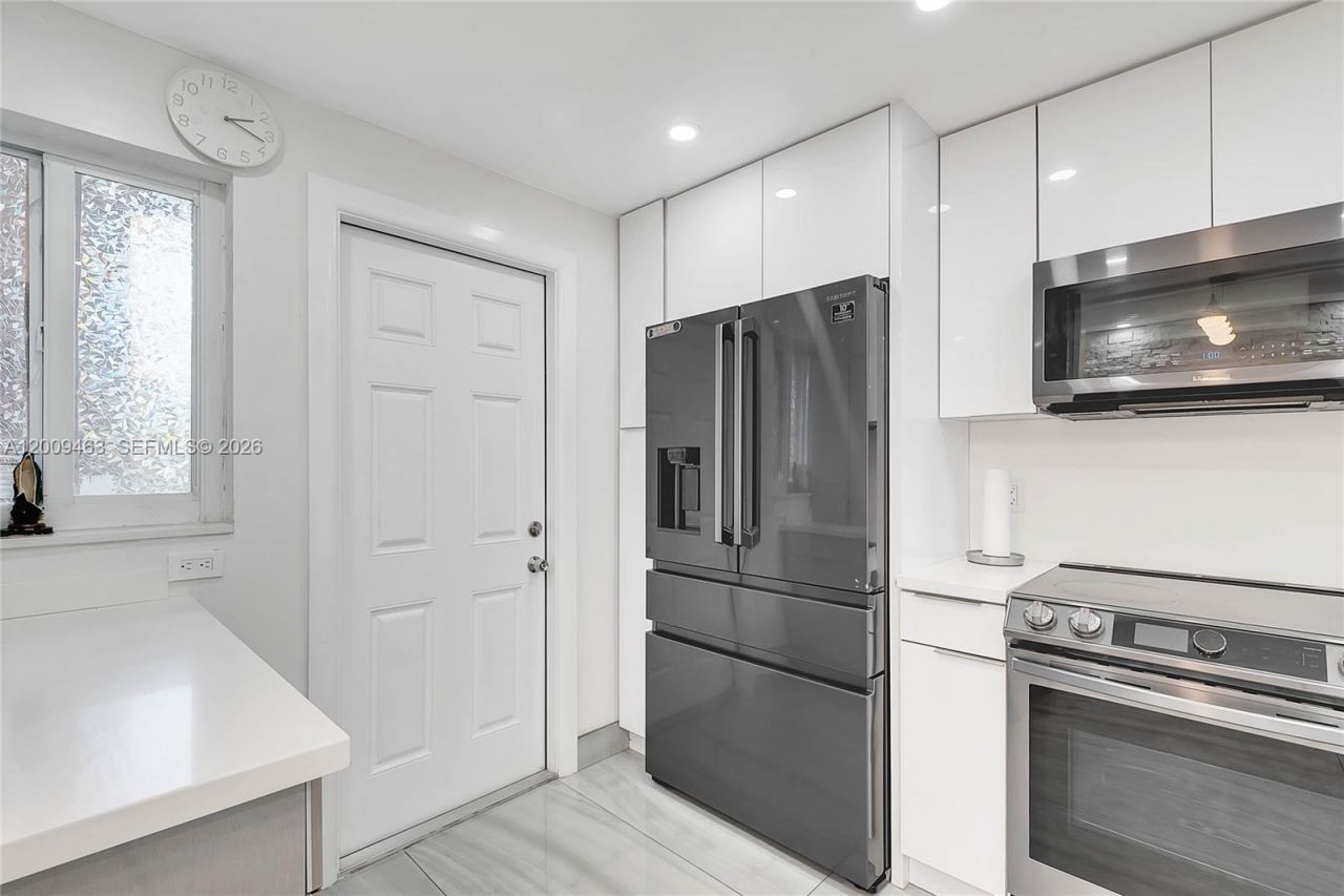 5260 NW 11th St, Unit 201, Plantation, FL 33313 Photo