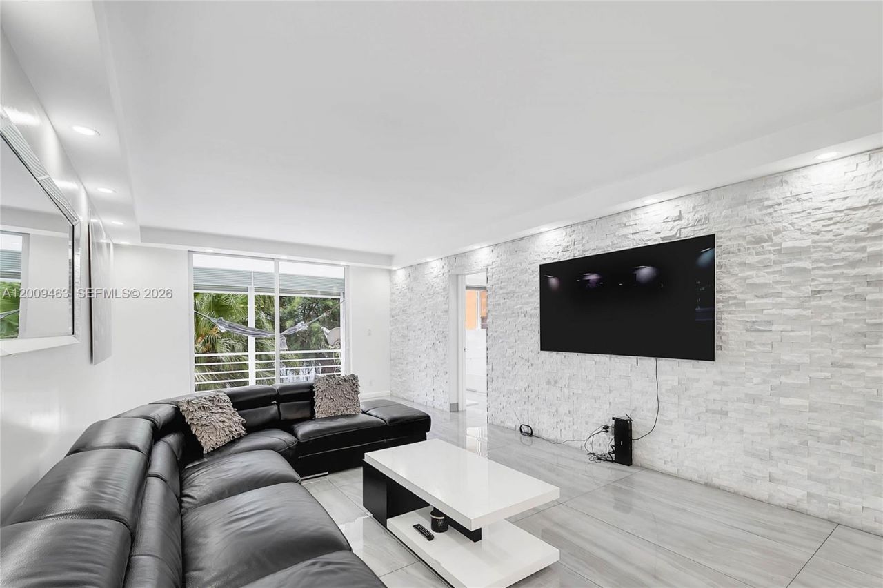 5260 NW 11th St, Unit 201, Plantation, FL 33313 Photo