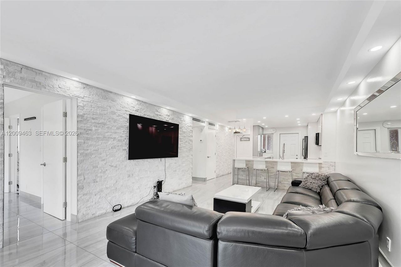 5260 NW 11th St, Unit 201, Plantation, FL 33313 Photo