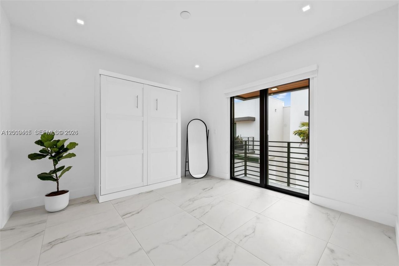 1056 N Victoria Park Rd, Fort Lauderdale, FL 33304 Photo