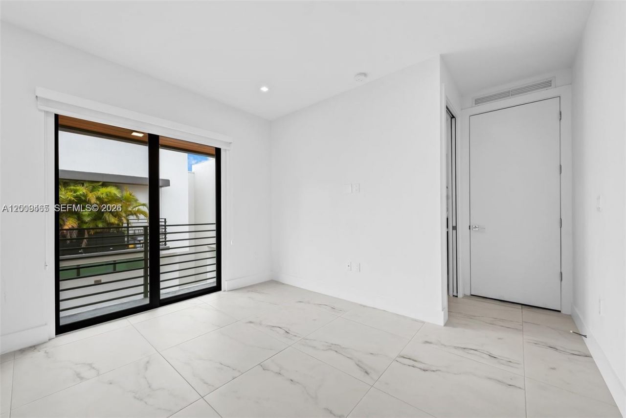 1056 N Victoria Park Rd, Fort Lauderdale, FL 33304 Photo
