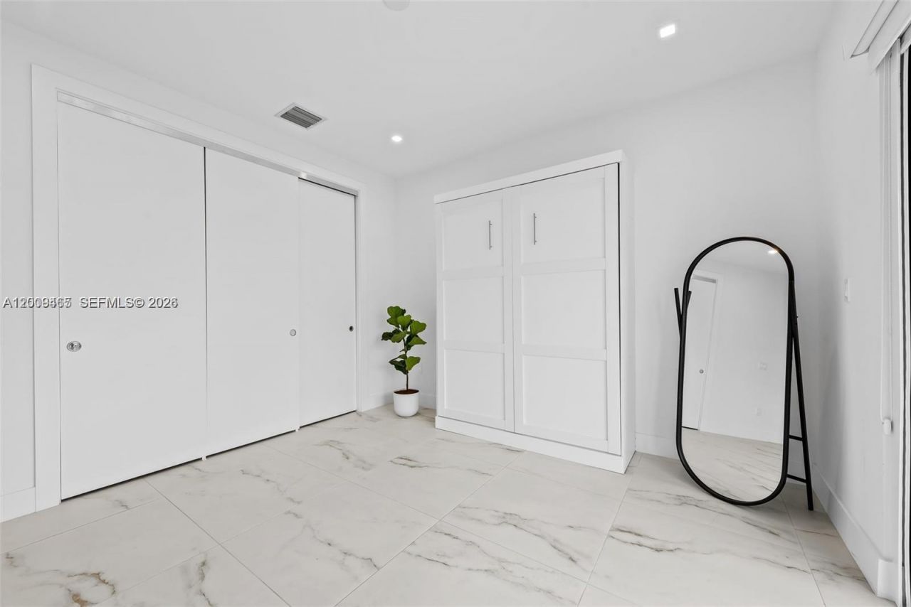 1056 N Victoria Park Rd, Fort Lauderdale, FL 33304 Photo