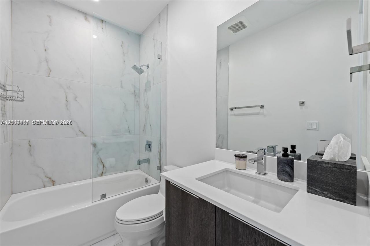 1056 N Victoria Park Rd, Fort Lauderdale, FL 33304 Photo