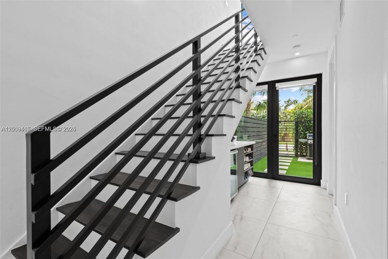 1056 N Victoria Park Rd, Fort Lauderdale, FL 33304 Photo