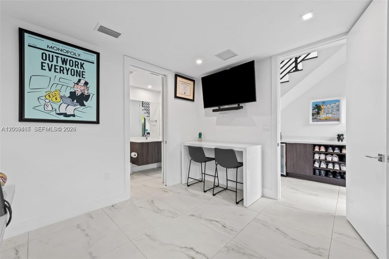 1056 N Victoria Park Rd, Fort Lauderdale, FL 33304 Photo