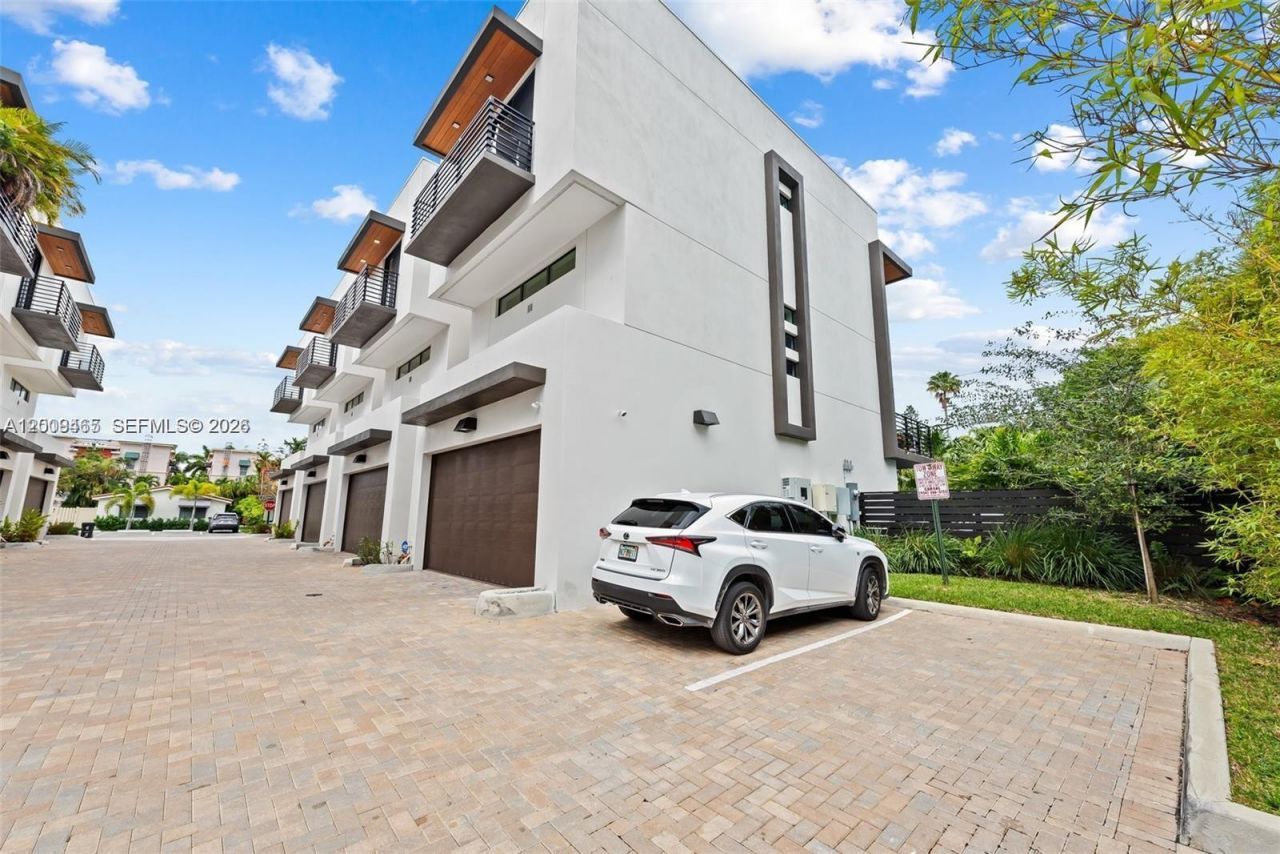 1056 N Victoria Park Rd, Fort Lauderdale, FL 33304 Photo