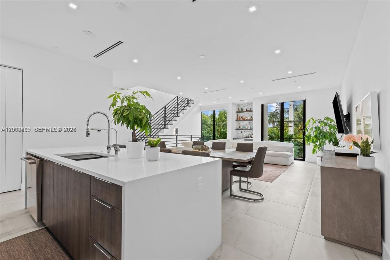 1056 N Victoria Park Rd, Fort Lauderdale, FL 33304 Photo
