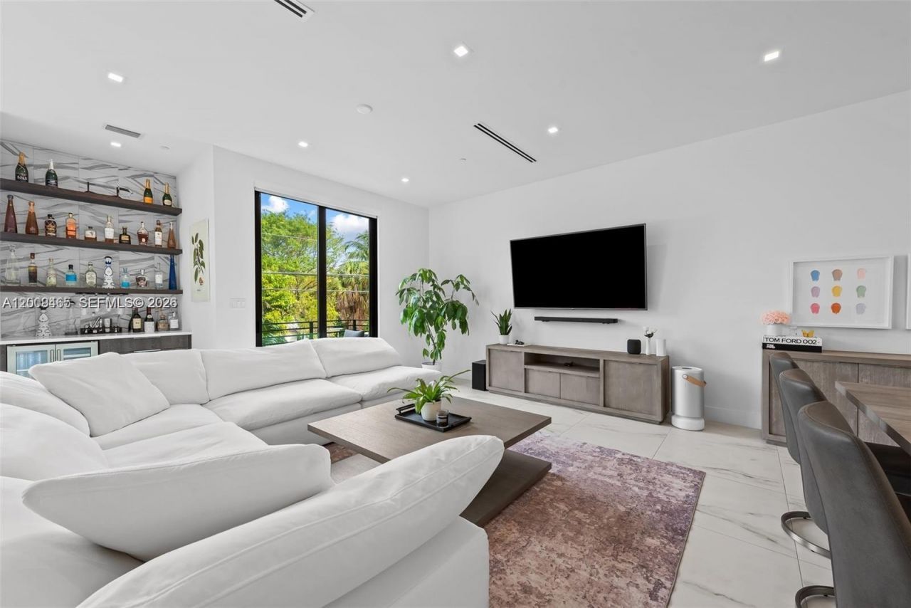 1056 N Victoria Park Rd, Fort Lauderdale, FL 33304 Photo