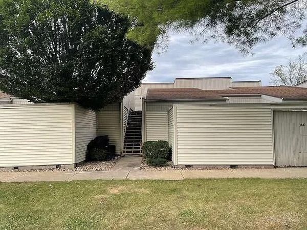 6831 N FROSTWOOD Parkway, Unit 82, Peoria, IL 61615