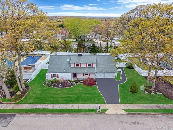 10 Lehigh Lane , Farmingville, NY 11738