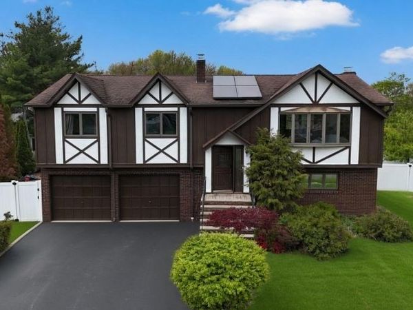 2 Marc Ct, Edison, NJ 08820