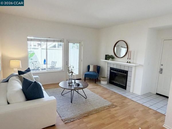 99 Marina Lakes Dr, Richmond, CA 94804