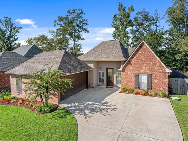 30453 Trace Ln, Walker, LA 70785