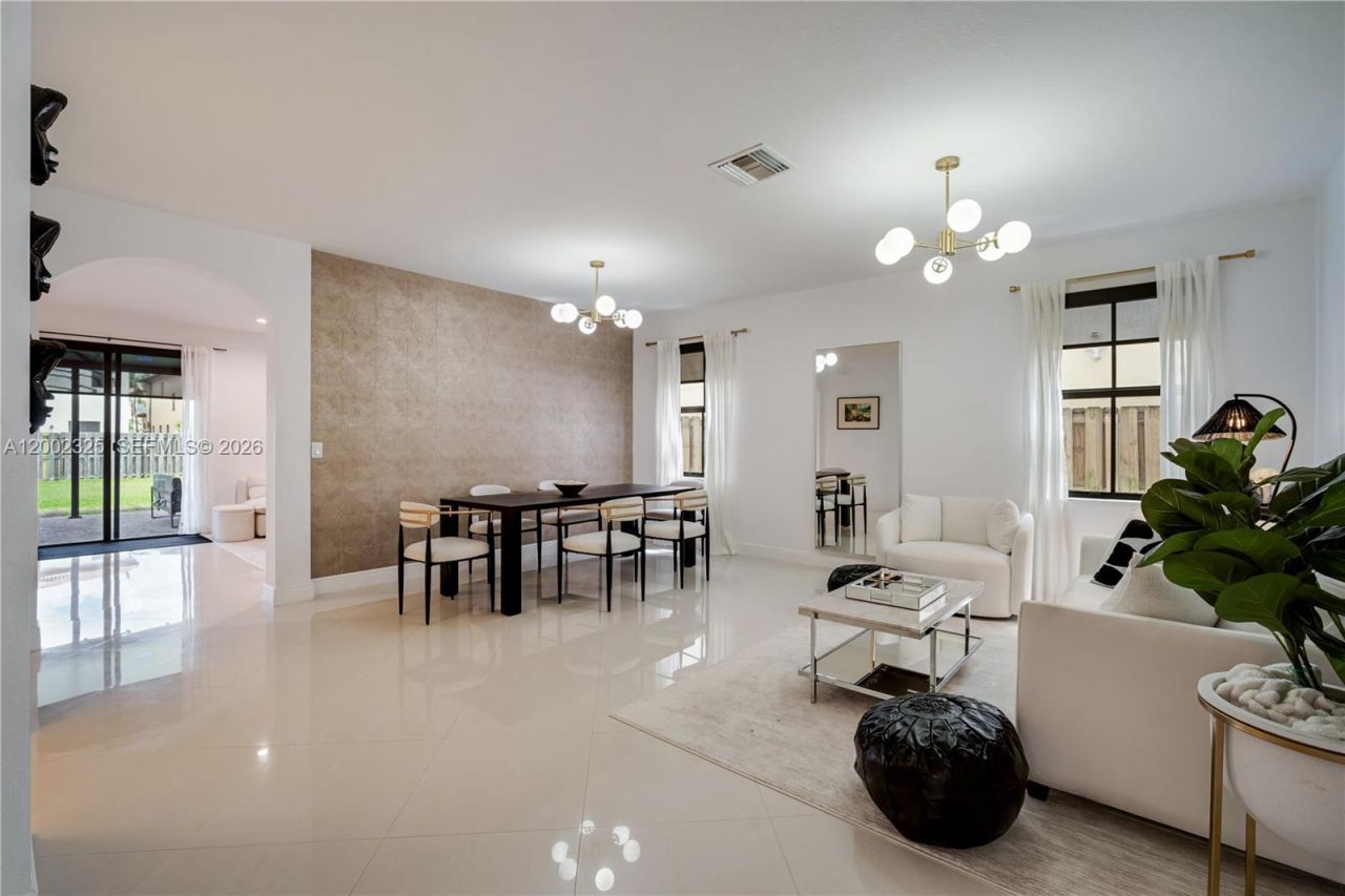 10045 NW 86th Ter, Doral, FL 33178 Photo