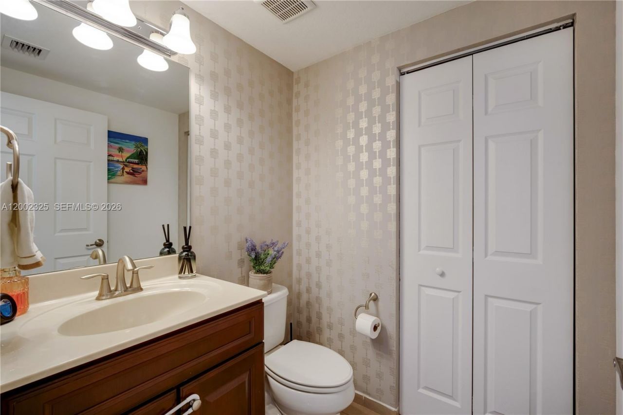 10045 NW 86th Ter, Doral, FL 33178 Photo